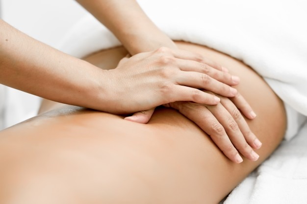 Massage thérapeutique du dos relaxant réalisé par Gabrielle