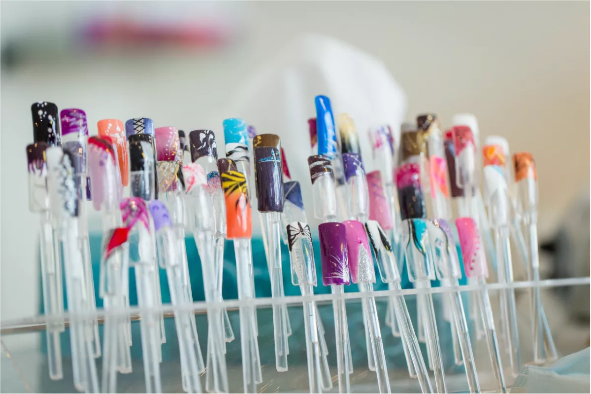 Présentoir des nuances et décors nail art